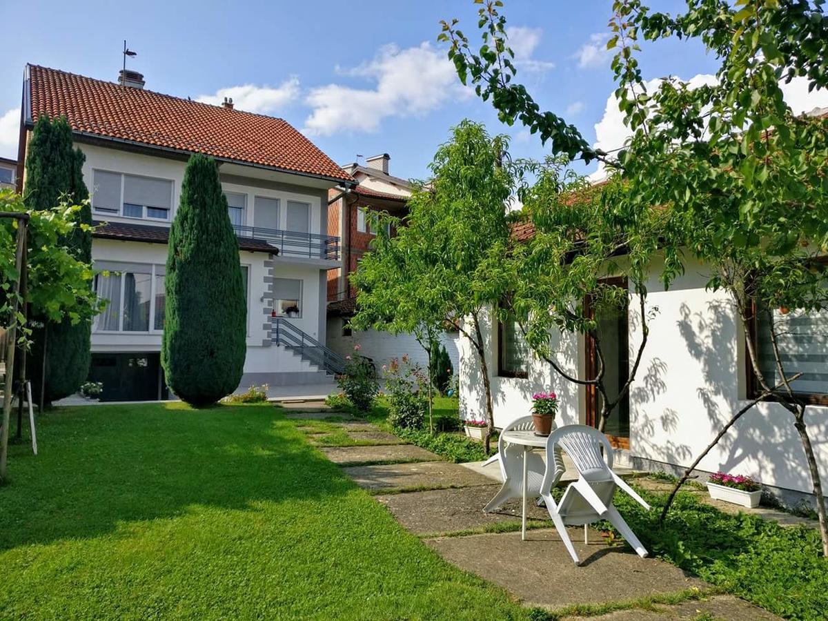 Garden Guesthouse Gjakova Ngoại thất bức ảnh