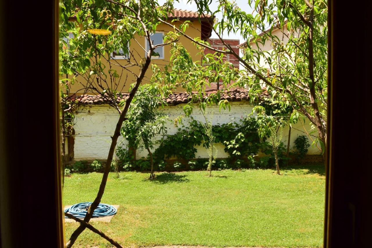 Garden Guesthouse Gjakova Ngoại thất bức ảnh
